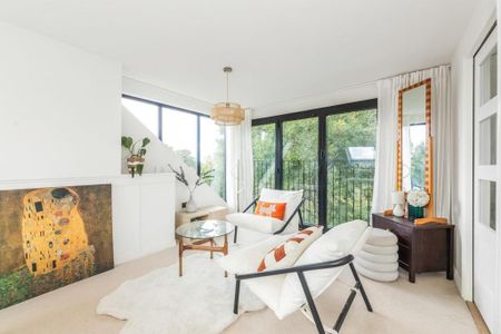 4 bedroom end of terrace house to rent - Photo 2