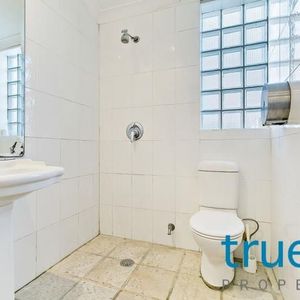 AFFORDABLE AND CONVENIENT ROOM IN IDEALLY LOCATED HOME - Photo 2