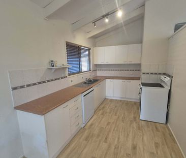 Family Living - Photo 6