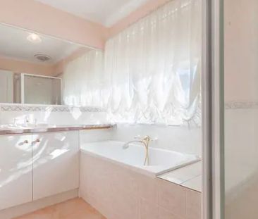 Comfortable Family Living in Caroline Springs - Photo 5