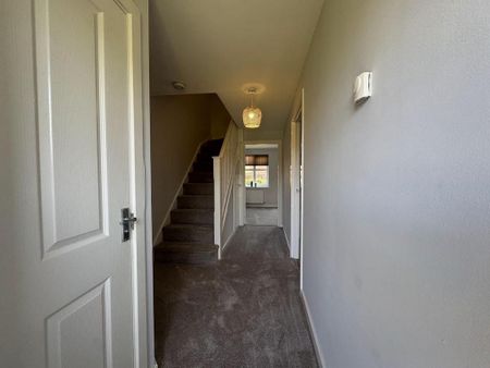 3 bedroom semi-detached house to rent - Photo 3