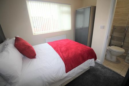 1 bedroom in a house share to rent - Photo 3