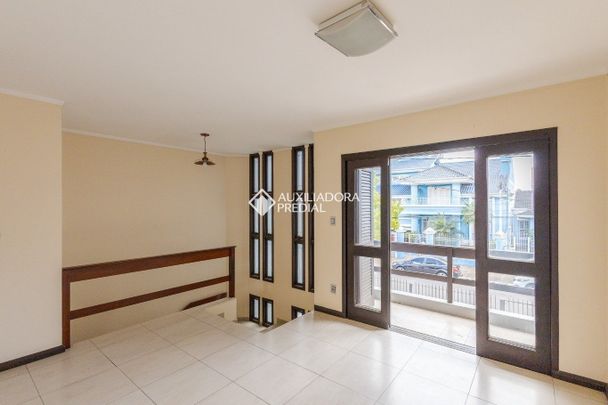 Casa com 6 quartos e 350m² para alugar em Harmonia, Canoas. - Photo 1