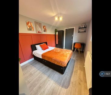 1 bedroom in a house share to rent - Photo 2