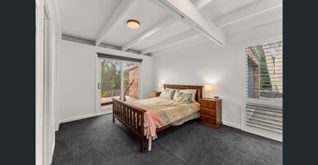 Stunning Fully Renovated Family Home with Pool and Spectacular Views - Photo 3