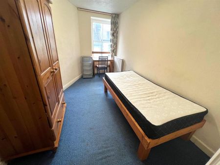 4 bedroom flat to rent - Photo 4