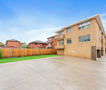 Renovated 2 Bedroom Oasis - Photo 3