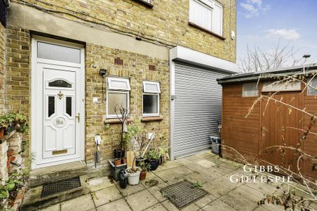 3 bedroom flat to rent - Photo 3