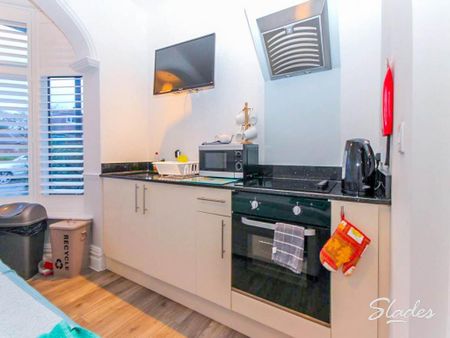 Studio to rent - Photo 3