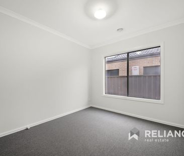 Contemporary Family Home! - Photo 3