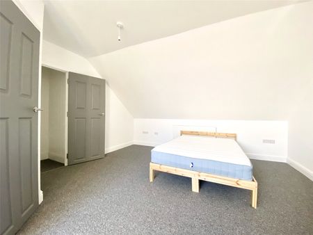 3 Bedroom - Photo 3