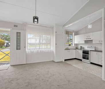 IMMACULATE 2 BEDROOM HOME - Photo 4