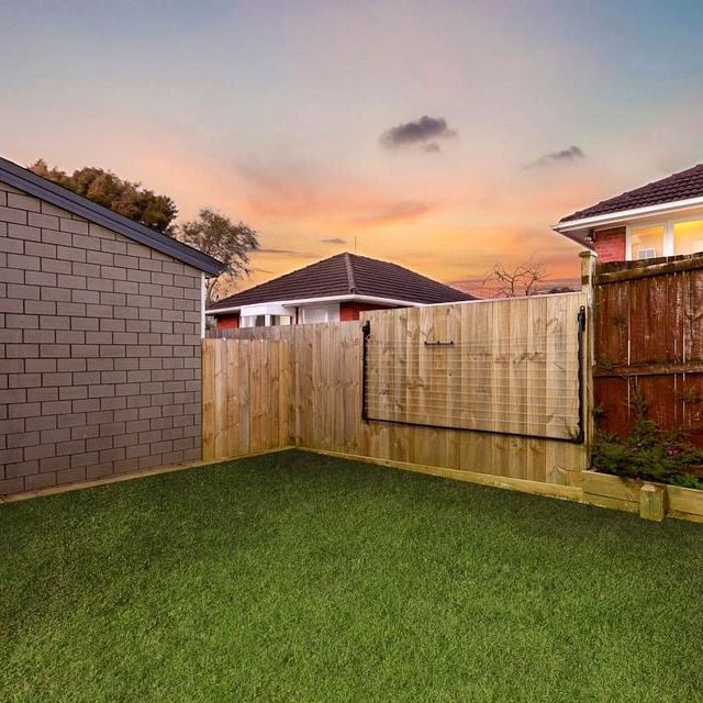 Near New 4 Bedroom + 3 Bathrooms + 1 Garage - Photo 1