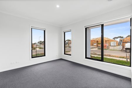 12 Nia Road, Tarneit VIC 3029 - House For Rent | Domain - Photo 5