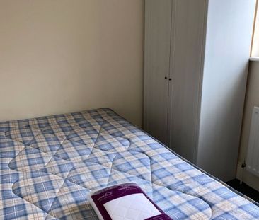 4 bedroom terraced house to rent - Photo 4