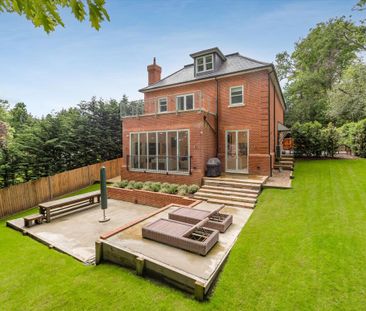 Available to let is this family home within a short walk of Ascot High Street - Photo 4