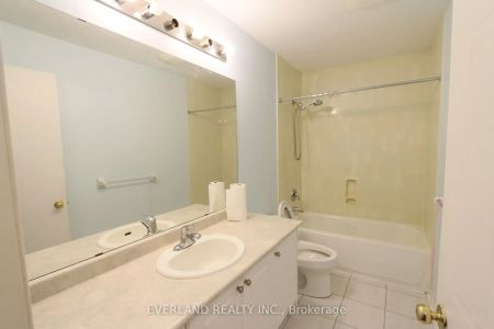 Property For Lease | N9248590 - Photo 4