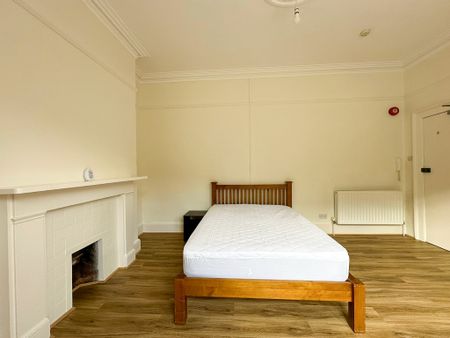 Bateman Street, Cambridge - Photo 4