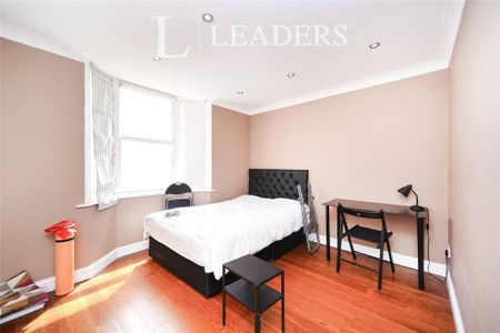 1 bedroom in a house share to rent - Photo 2