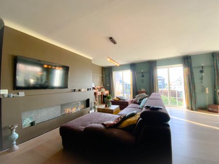 Ruime halfopen vierslaapkamerwoning te Oosteeklo - Foto 2