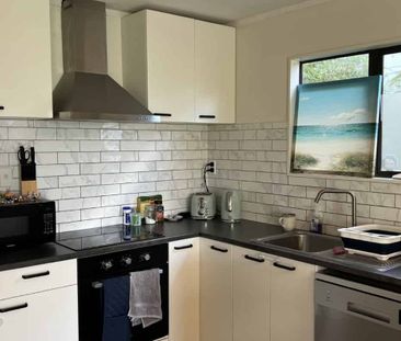 Modern 2-bedroom home, new kitchen and bathroom - Photo 1