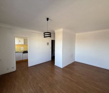 CAEN RIVE DROITE AGREABLE APPARTEMENT DE 1 PIECES DE 30M2 AVEC BALC... - Photo 2