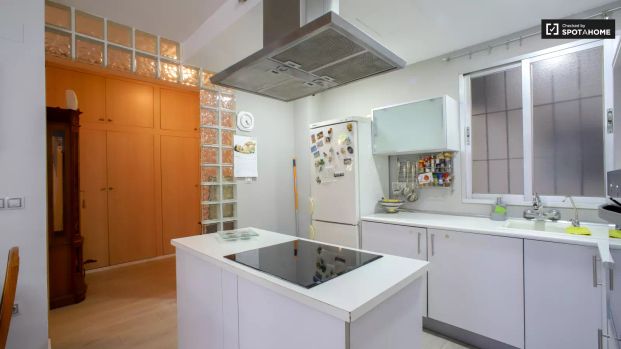 Cosy room for rent in 3-bedroom apartment in Camins al Grau - Foto 1