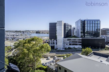 Air conditioned inner city two bedroom, two bathroom apartment - Photo 4