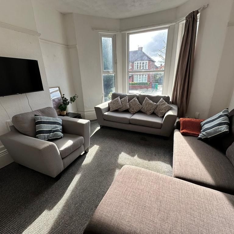 6 bedroom house to rent - Photo 1