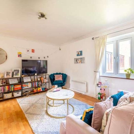 Hillbury Road, Heaver Estate, SW17 - Photo 1