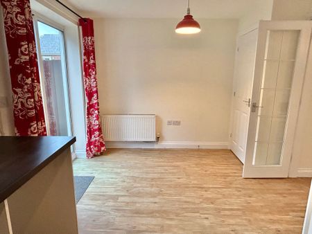 3 bedroom Three Bedroom House to rent - Photo 3