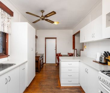 CHARACTER SOUTH BUNBURY HOME - Photo 4