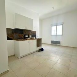Location Appartement 1 pièces 30 m2 à Lodève - Photo 1