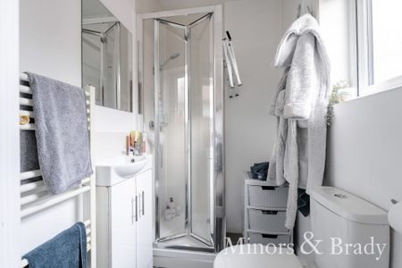 Earlham Green Lane, Norwich - Photo 2