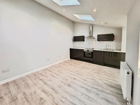 2 bedroom ground floor flat to rent - Photo 5