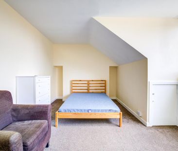 3 bedroom flat to rent - Photo 3