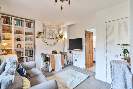 Court Farm Gardens, Manor Green Road, Epsom, Surrey, KT19 8SL - Photo 3