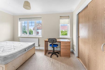 6 bedroom townhouse to rent - Photo 2