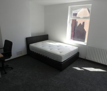 4 bedroom terraced house to rent - Photo 5