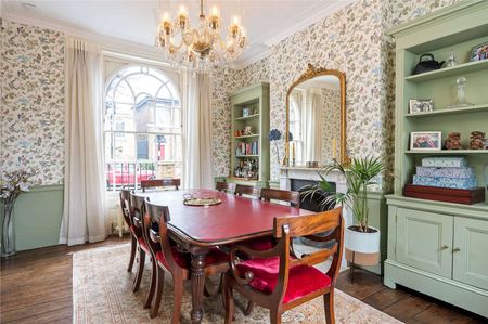 A beautiful Georgian double fronted family home, which has been refurbished to exacting standards, with many period features and a stunning garden. - Photo 5