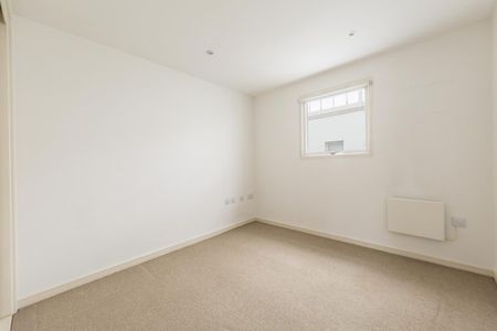 2 Bed Flat - Photo 2