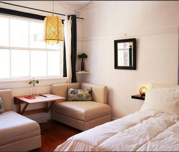 Art Deco Elegance Meets Designer Studio Living I Fully Furnished - Photo 4