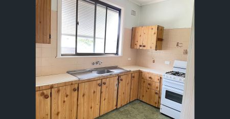 Classic three bedroom free standing home - Photo 3