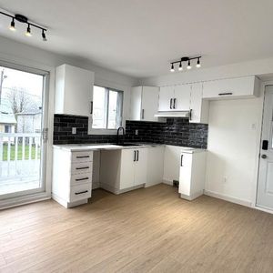 📍 4 1/2 entièrement rénové – St-Eustache – Disponible juillet ou Aout - Photo 2