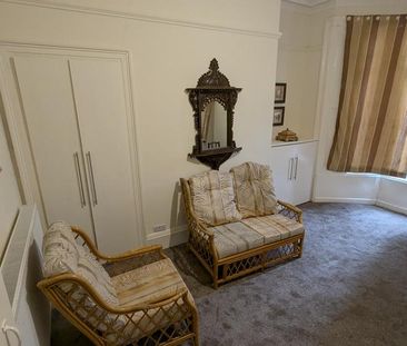 2 bedroom ground floor flat to rent - Photo 5