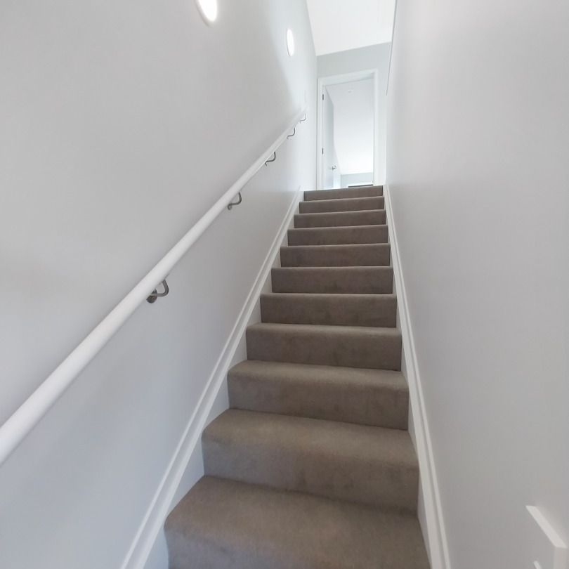 Affordable and handy to the Airport - 4 bdrms/2 bthrms/3 toilets - Photo 1