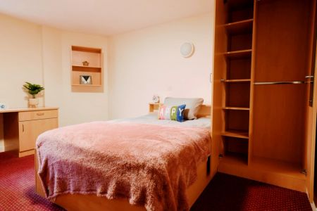 Large Double Ensuite (within a 5 bed flat) - Photo 3