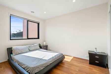 Three Bedroom Townhouse - Photo 4