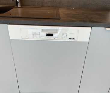 Studio Flat, Plough Lane, SW19 - Photo 3