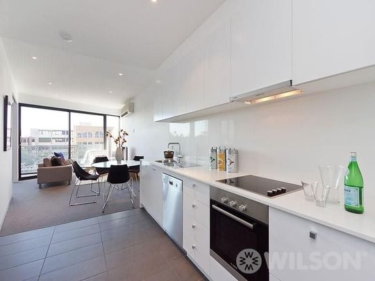 Stylish two-bedroom apartment in the heart of St Kilda! - Photo 1